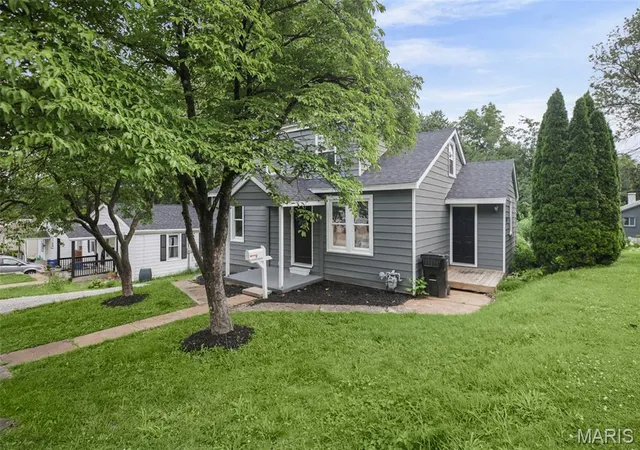 Photo 2 of Single family home for sale at 330 Polk St, Belleville, IL 62220 | MLS# MIS26036726 | Listing updated on 2026-09-14