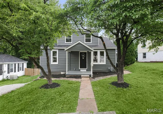 Photo 3 of Single family home for sale at 330 Polk St, Belleville, IL 62220 | MLS# MIS26036726 | Listing updated on 2026-09-14
