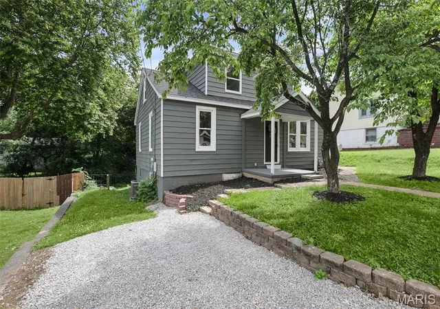 Photo 3 of Single family home for sale at 330 Polk St, Belleville, IL 62220 | MLS# MIS26036726 | Listing updated on 2026-09-14
