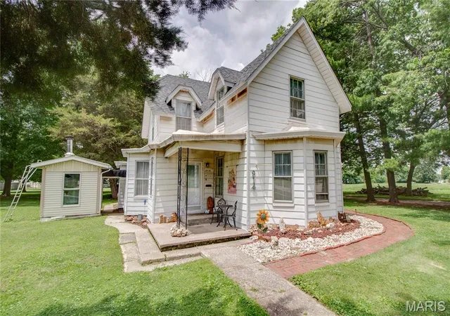 Homes for sale in Jerseyville, IL | 914 N Giddings Ave, Jerseyville, IL 62052 | MLS# MIS26036729