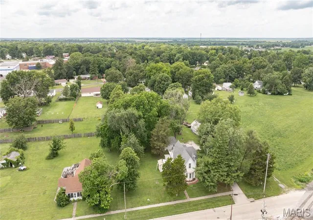 Homes for sale in Jerseyville, IL | 914 N Giddings Ave, Jerseyville, IL 62052 | MLS# MIS26036729