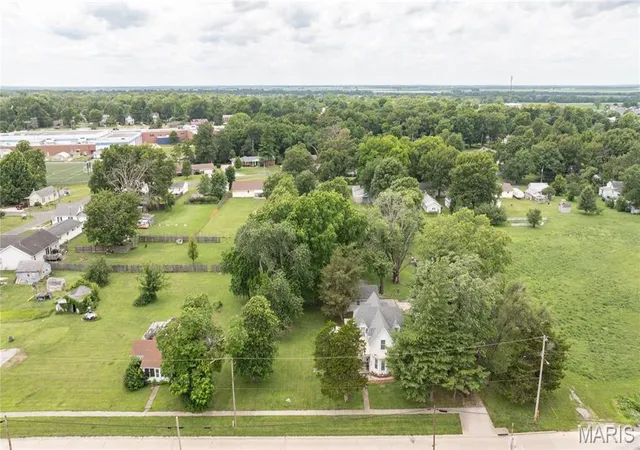Homes for sale in Jerseyville, IL | 914 N Giddings Ave, Jerseyville, IL 62052 | MLS# MIS26036729