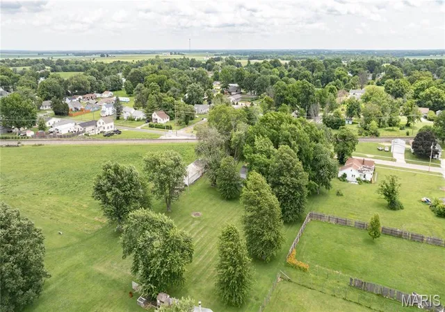 Homes for sale in Jerseyville, IL | 914 N Giddings Ave, Jerseyville, IL 62052 | MLS# MIS26036729