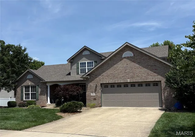 Homes for sale in Edwardsville, IL | 30 Brookshire Ln, Edwardsville, IL 62025 | MLS# MIS26036735