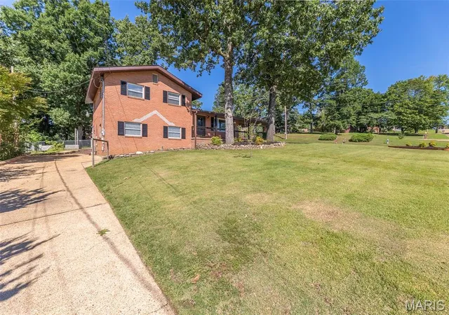 Homes for sale in Poplar Bluff, MO | 1945 Woodhaven Rd, Poplar Bluff, MO 63901 | MLS# MIS26036748