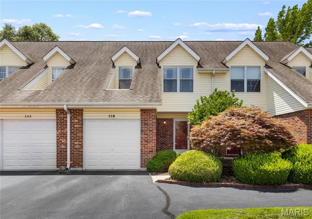 1st image of 310 Crown Colony Ct #E, Saint Peters, MO 63376 | MLS# MIS26036749