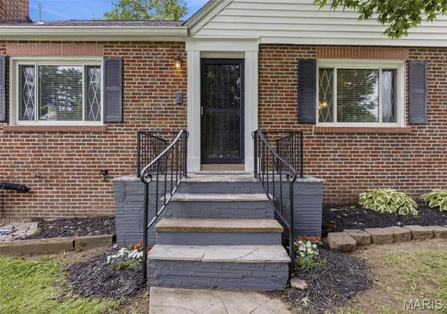 3rd image of 9860 Berwick Dr, Affton, MO 63123 | MLS# MIS26036753
