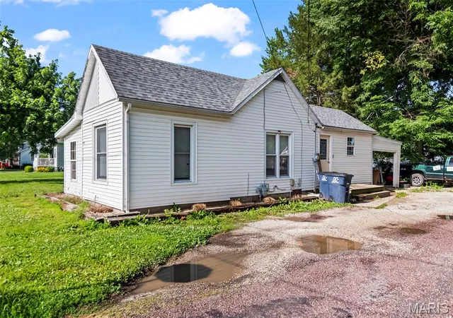 Homes for sale in Litchfield, IL | 1013 N Van Buren St, Litchfield, IL 62056 | MLS# MIS26036762
