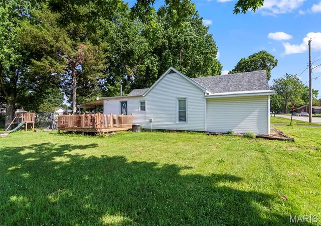 Homes for sale in Litchfield, IL | 1013 N Van Buren St, Litchfield, IL 62056 | MLS# MIS26036762