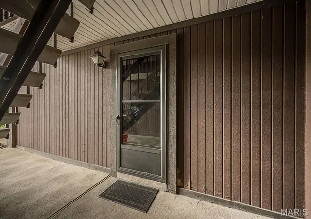 Listing Photo 2 - Condo for sale in building located at 1090 Mersey Bend Dr, St. Louis, MO 63129 - Unit #A