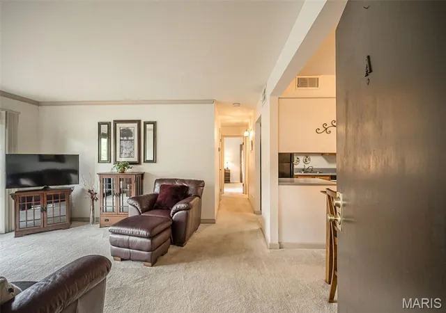 Listing Photo 3 - Condo for sale in building located at 1090 Mersey Bend Dr, St. Louis, MO 63129 - Unit #A