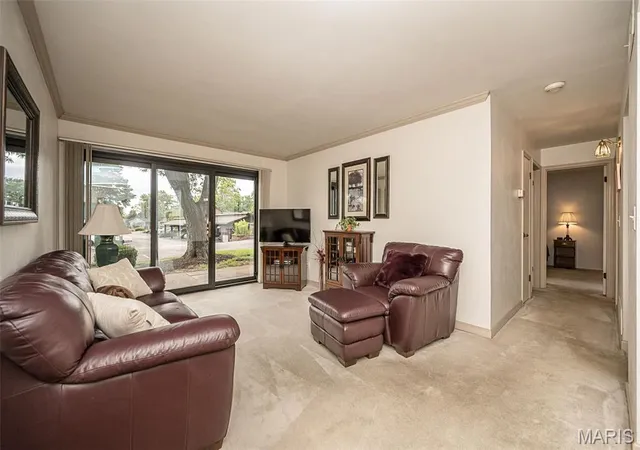 Listing Photo 4 - Condo for sale in building located at 1090 Mersey Bend Dr, St. Louis, MO 63129 - Unit #A