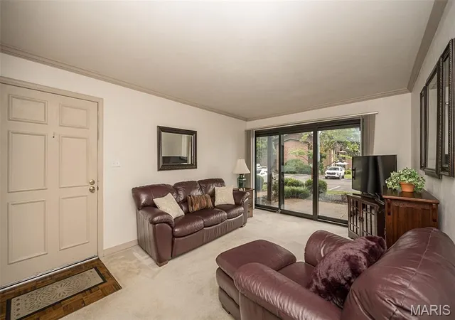 Listing Photo 5 - Condo for sale in building located at 1090 Mersey Bend Dr, St. Louis, MO 63129 - Unit #A