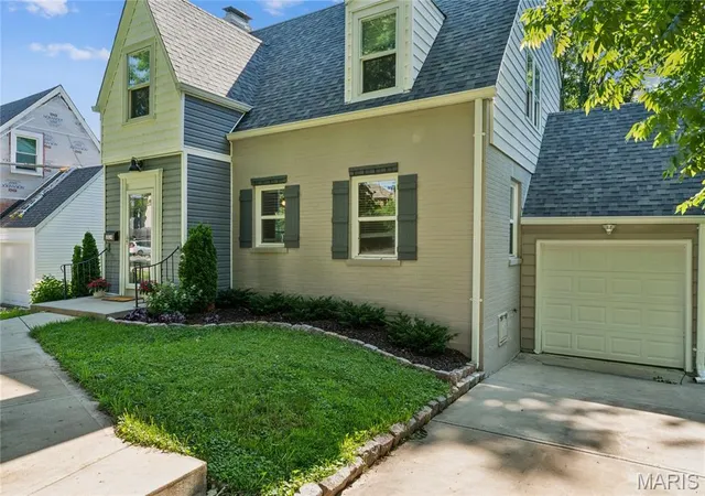 Homes for sale in Kirkwood, MO | 1034 Bernice Ave, Kirkwood, MO 63122 | MLS# MIS26036777