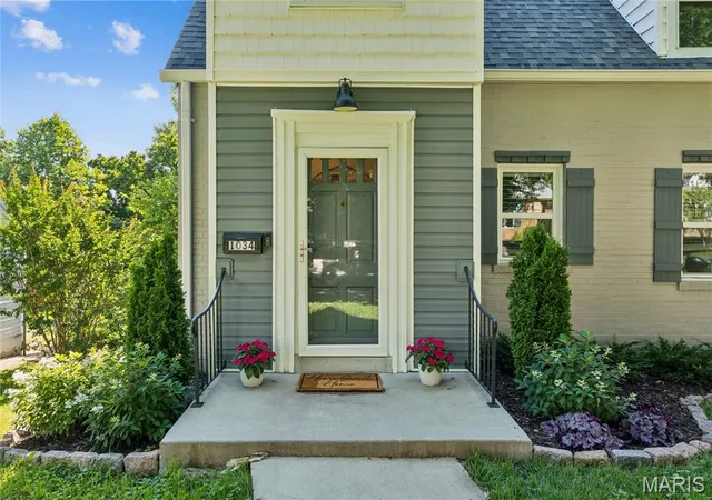 Homes for sale in Kirkwood, MO | 1034 Bernice Ave, Kirkwood, MO 63122 | MLS# MIS26036777