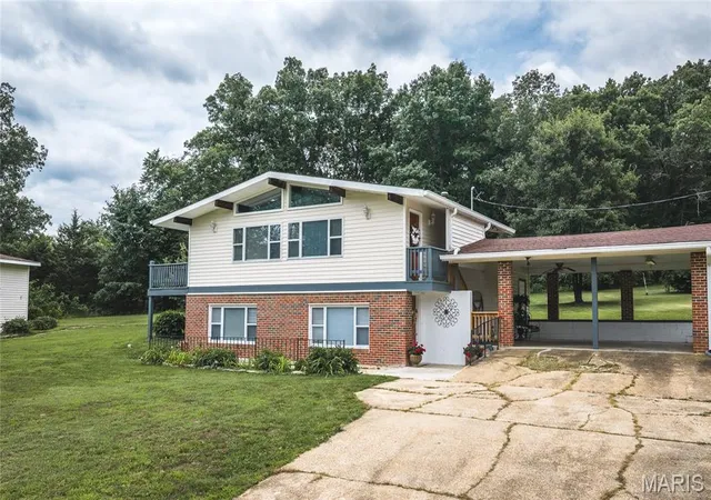 Homes for sale in Cuba, MO | 2175 Lone Wolf Dr, Cuba, MO 65453 | MLS# MIS26036778