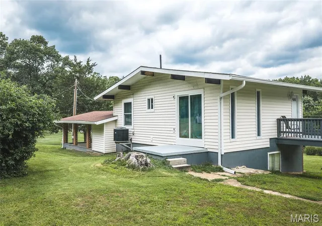 Homes for sale in Cuba, MO | 2175 Lone Wolf Dr, Cuba, MO 65453 | MLS# MIS26036778