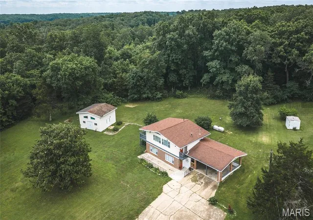 Homes for sale in Cuba, MO | 2175 Lone Wolf Dr, Cuba, MO 65453 | MLS# MIS26036778