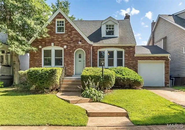 Homes for sale in University City, MO | 7244 Shaftesbury Ave, University City, MO 63130 | MLS# MIS26036787