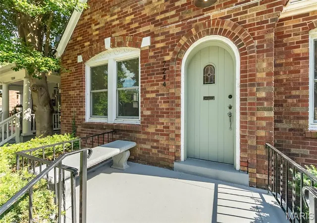 Homes for sale in University City, MO | 7244 Shaftesbury Ave, University City, MO 63130 | MLS# MIS26036787