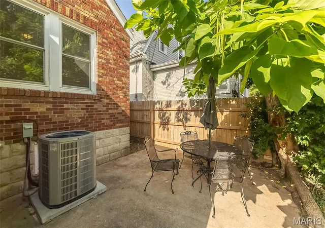 Homes for sale in University City, MO | 7244 Shaftesbury Ave, University City, MO 63130 | MLS# MIS26036787