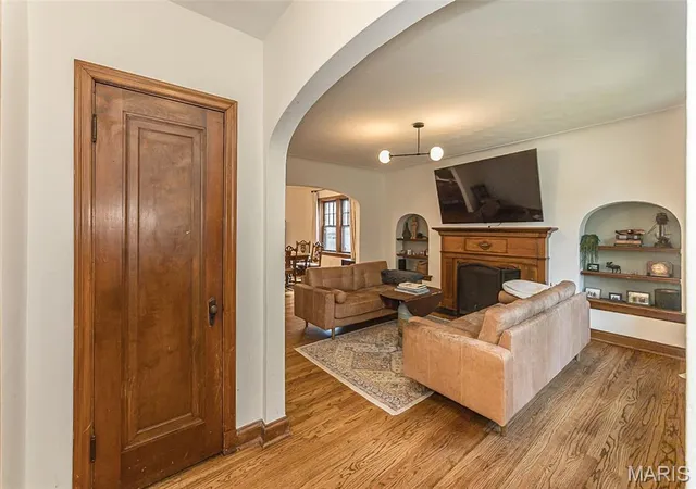 Homes for sale in University City, MO | 7244 Shaftesbury Ave, University City, MO 63130 | MLS# MIS26036787