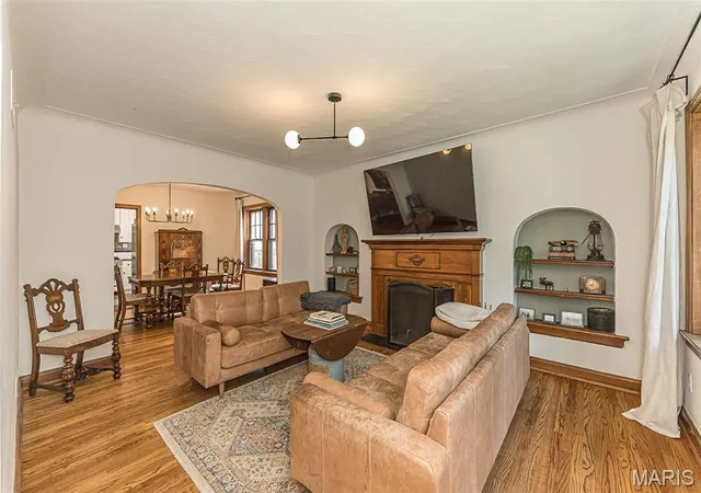 Homes for sale in University City, MO | 7244 Shaftesbury Ave, University City, MO 63130 | MLS# MIS26036787