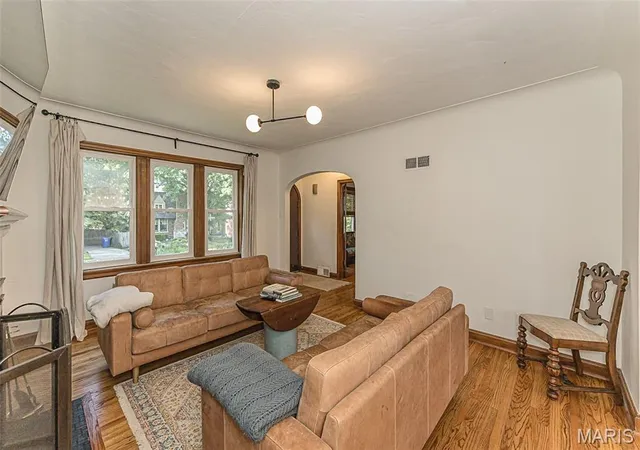 Homes for sale in University City, MO | 7244 Shaftesbury Ave, University City, MO 63130 | MLS# MIS26036787