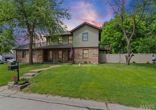 Homes for sale in Troy, IL | 608 Goldfinch Ln, Troy, IL 62294 | MLS# MIS26036809