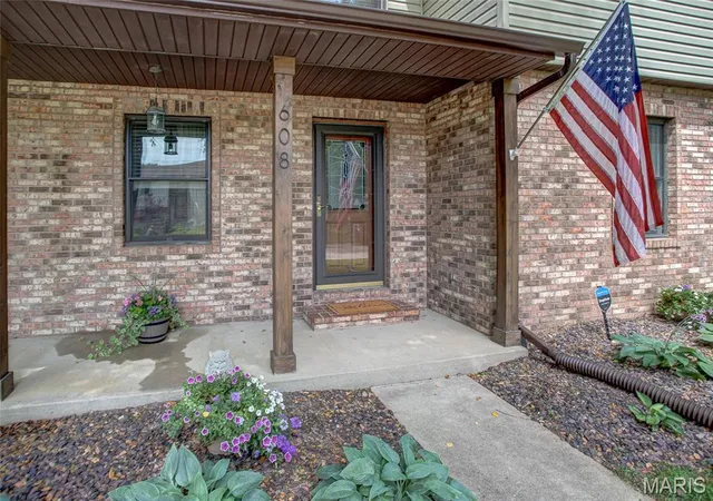 Homes for sale in Troy, IL | 608 Goldfinch Ln, Troy, IL 62294 | MLS# MIS26036809