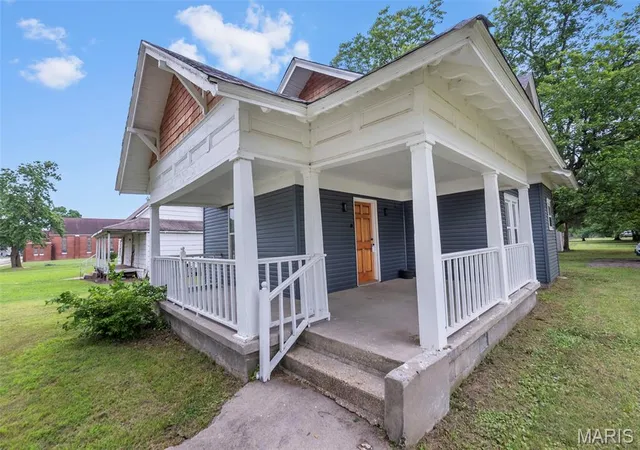 Homes for sale in Gideon, MO | 300 S Main St, Gideon, MO 63848 | MLS# MIS26036815