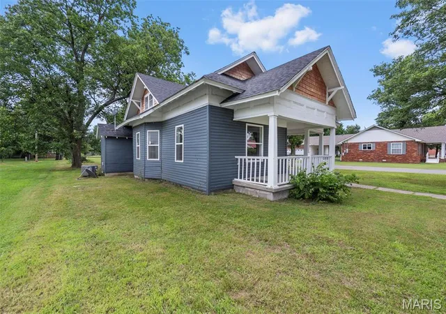 Homes for sale in Gideon, MO | 300 S Main St, Gideon, MO 63848 | MLS# MIS26036815
