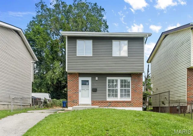 Photo 1 of Single family home for sale at 940 Maple Pl, St Louis, MO 63112 | MLS# MIS26036818 | Listing updated on 2026-08-31