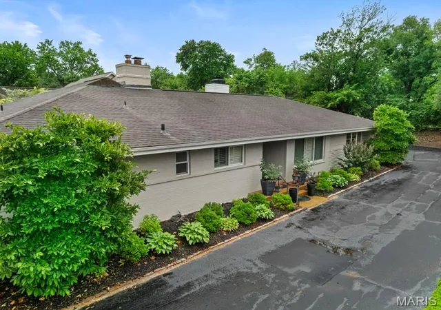 1st image of 15 Glen Creek Ln, Ladue, MO 63124 | MLS# MIS26036826