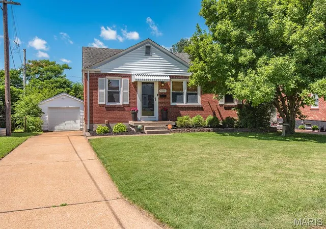 Photo 3 of Sale Pending at 4348 Schirmer St, Saint Louis, MO 63116 | MLS# MIS26036863 | Listing updated on 2026-07-03