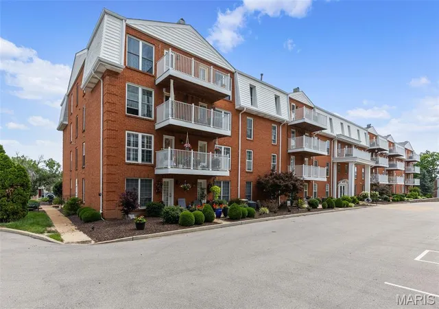 1st image of 14443 Bantry Ln #33, Chesterfield, MO 63017 | MLS# MIS26036882