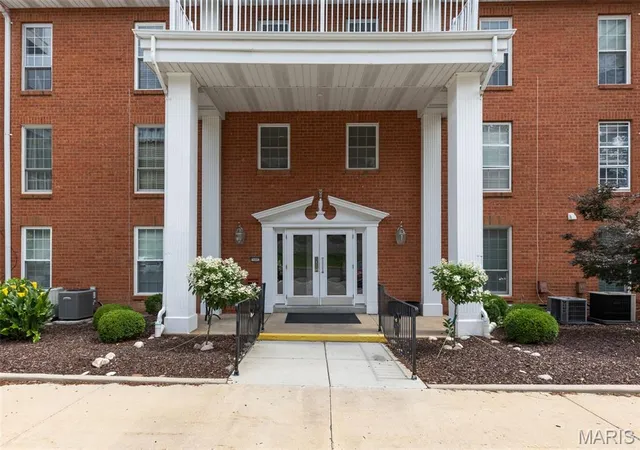 2nd image of 14443 Bantry Ln #33, Chesterfield, MO 63017 | MLS# MIS26036882