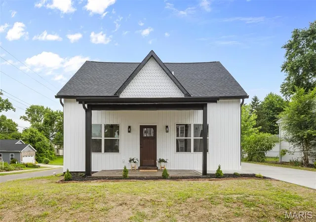 2nd image of 302 Short St, Collinsville, IL 62234 | MLS# MIS26036884