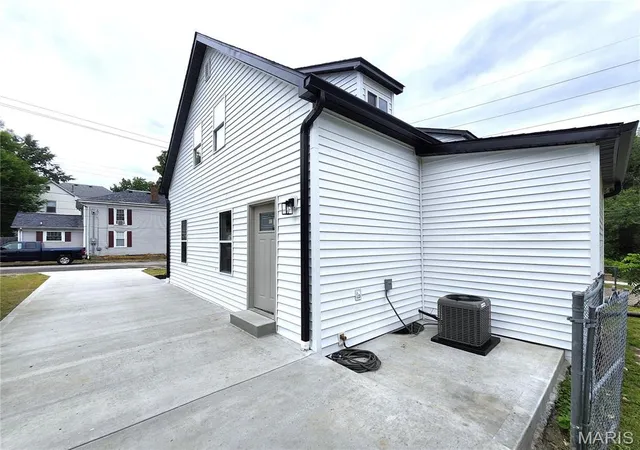 3rd image of 302 Short St, Collinsville, IL 62234 | MLS# MIS26036884