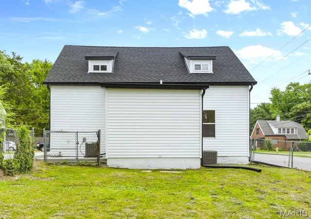 4th image of 302 Short St, Collinsville, IL 62234 | MLS# MIS26036884