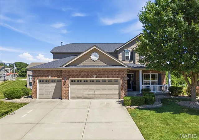 Homes for sale in Caseyville, IL | 152 Forest Oaks Dr, Caseyville, IL 62232 | MLS# MIS26036888