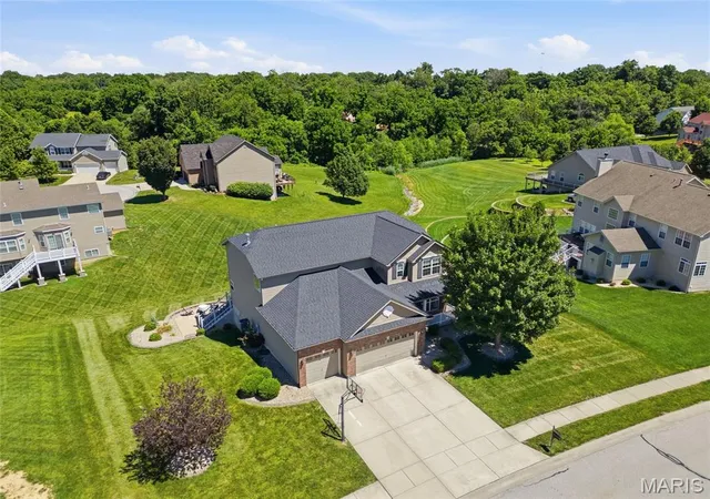 Homes for sale in Caseyville, IL | 152 Forest Oaks Dr, Caseyville, IL 62232 | MLS# MIS26036888