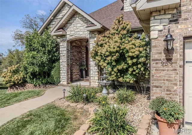Homes for sale in Lebanon, MO | 959 Cobblestone Ct, Lebanon, MO 65536 | MLS# MIS26036890