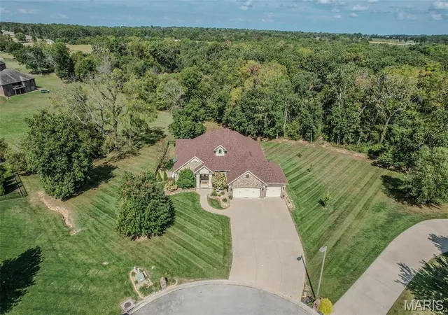 Homes for sale in Lebanon, MO | 959 Cobblestone Ct, Lebanon, MO 65536 | MLS# MIS26036890
