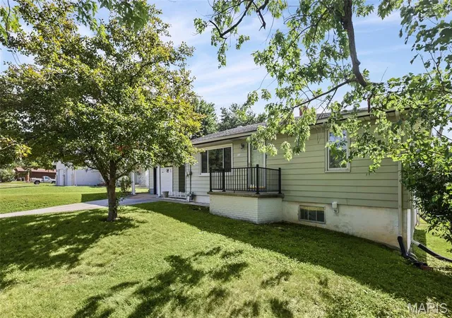 Homes for sale in Bethalto, IL | 113 N Old Bethalto Rd, Bethalto, IL 62010 | MLS# MIS26036897