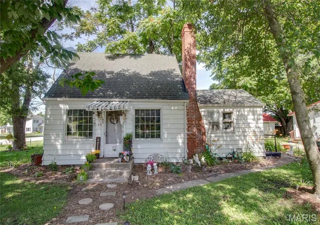 Homes for sale in Bunker Hill, IL | 100 N Clinton St, Bunker Hill, IL 62014 | MLS# MIS26036905