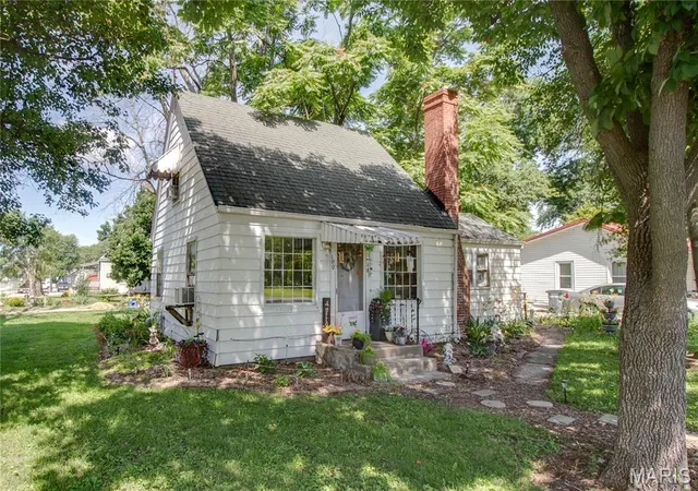 Homes for sale in Bunker Hill, IL | 100 N Clinton St, Bunker Hill, IL 62014 | MLS# MIS26036905
