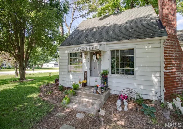Homes for sale in Bunker Hill, IL | 100 N Clinton St, Bunker Hill, IL 62014 | MLS# MIS26036905