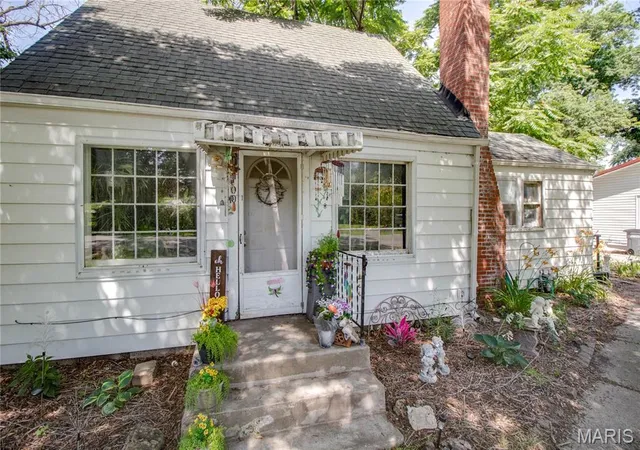 Homes for sale in Bunker Hill, IL | 100 N Clinton St, Bunker Hill, IL 62014 | MLS# MIS26036905