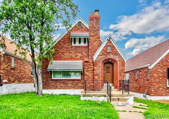 Photo 1 of Sale Pending at 8636 Riverview Blvd, Saint Louis, MO 63147 | MLS# MIS26036924 | Listing updated on 2026-09-03